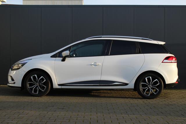 Renault CLIO Estate 0.9 TCe Zen | incl. 12 maanden garantie | Airco | Navigatie | Cruise control | Trekhaak | Parkeersensoren achter | 16" lichtmetalen velgen | Isofix | Automatisch inklapbare spiegels | 1ste eigenaar! |