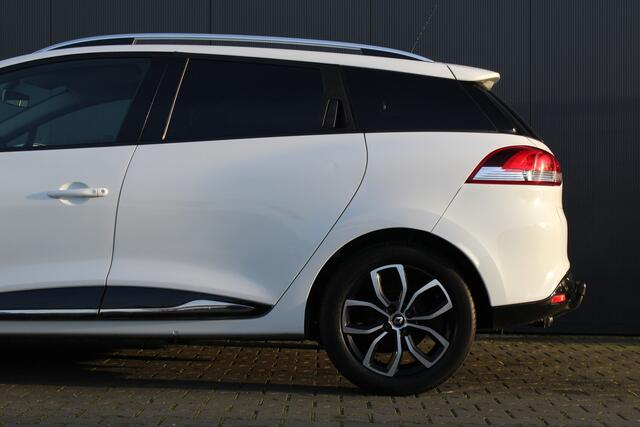 Renault CLIO Estate 0.9 TCe Zen | incl. 12 maanden garantie | Airco | Navigatie | Cruise control | Trekhaak | Parkeersensoren achter | 16" lichtmetalen velgen | Isofix | Automatisch inklapbare spiegels | 1ste eigenaar! |