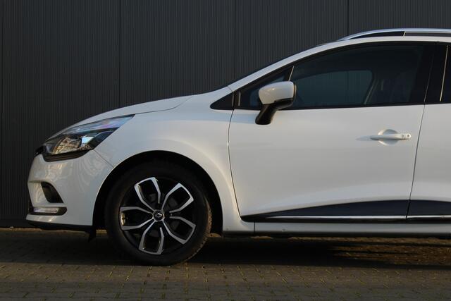 Renault CLIO Estate 0.9 TCe Zen | incl. 12 maanden garantie | Airco | Navigatie | Cruise control | Trekhaak | Parkeersensoren achter | 16" lichtmetalen velgen | Isofix | Automatisch inklapbare spiegels | 1ste eigenaar! |