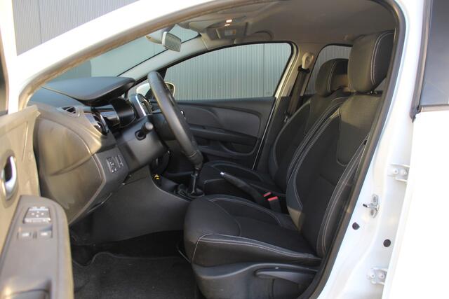 Renault CLIO Estate 0.9 TCe Zen | incl. 12 maanden garantie | Airco | Navigatie | Cruise control | Trekhaak | Parkeersensoren achter | 16" lichtmetalen velgen | Isofix | Automatisch inklapbare spiegels | 1ste eigenaar! |
