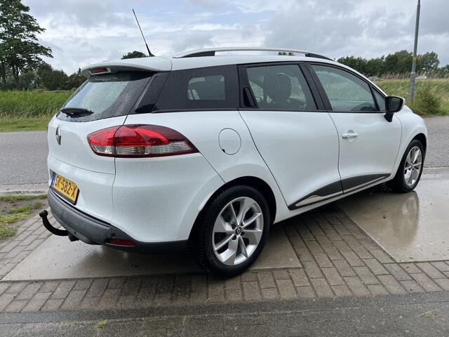 Renault CLIO Estate 1.5 dCi Ecoleader / Trekhaak / PDC. Achter / Climate / Cruise / Navi / 2e Pinksterdag Open 09.00 - 17.00 uur