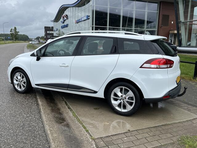 Renault CLIO Estate 1.5 dCi Ecoleader / Trekhaak / PDC. Achter / Climate / Cruise / Navi / 2e Pinksterdag Open 09.00 - 17.00 uur