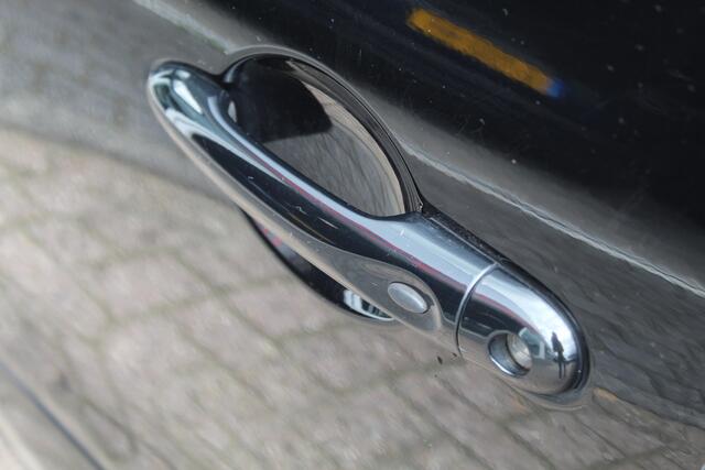Renault CLIO Estate 0.9 TCe Limited//Navi//Airco!