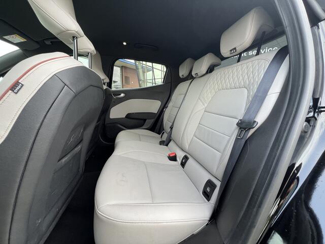 Renault CLIO 1.3 TCe 131 PK Initiale Paris / Automaat / 360' Camera / Apple Carplay - Android Auto / Stoelverw. + Stuurverw. / Keyless / Leer / 17'' LMV /