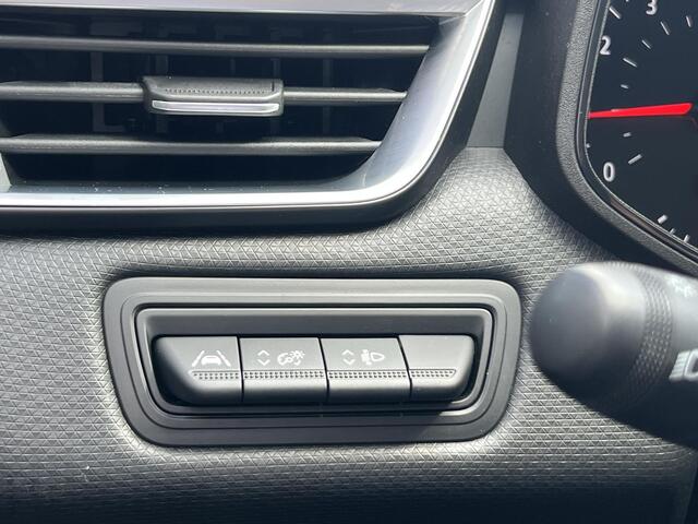 Renault CLIO 1.0 TCe Zen | Navigatie | Parkeersensoren | Lichtmetaal | Airco | DAB | LED | Cruise Control |
