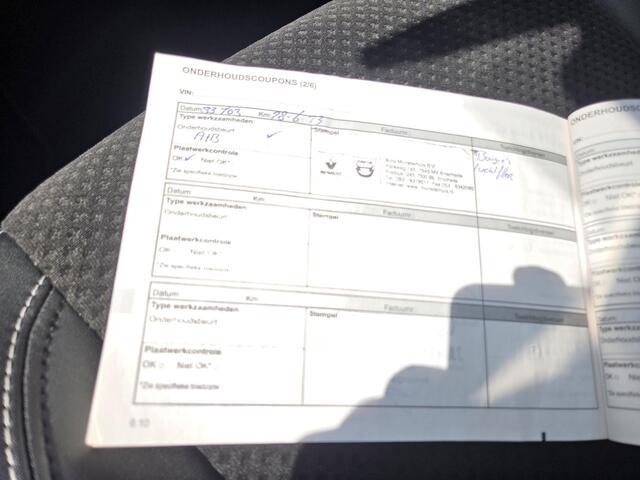 Renault CLIO 0.9 TCe Intens / 1e Eigenaar / Dealer Onderhouden / Achteruitrijcamera / Climate Control / Navigatie / Parkeersensoren Voor en Achter / Cruise Control /