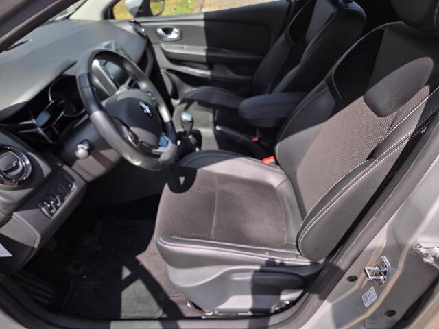 Renault CLIO 0.9 TCe Intens / 1e Eigenaar / Dealer Onderhouden / Achteruitrijcamera / Climate Control / Navigatie / Parkeersensoren Voor en Achter / Cruise Control /