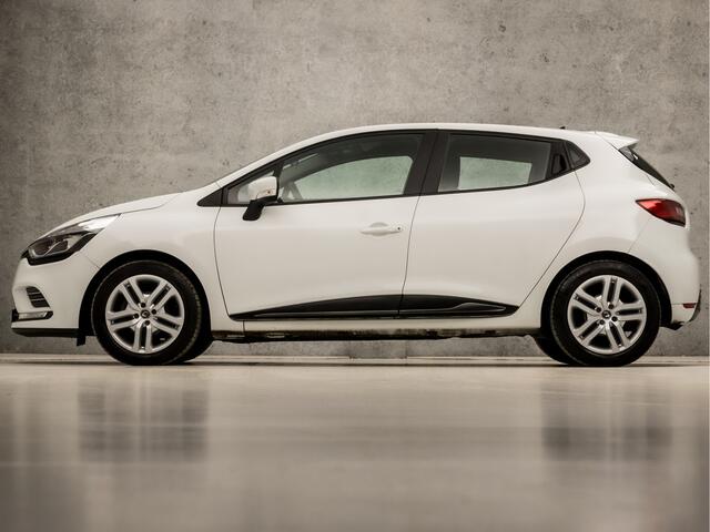 Renault CLIO 0.9 TCe Sport (NAVIGATIE, LM VELGEN, CRUISE, SPORTSTOELEN, BASS REFLEX, ELEK RAMEN, NIEUWE APK, NIEUWSTAAT)