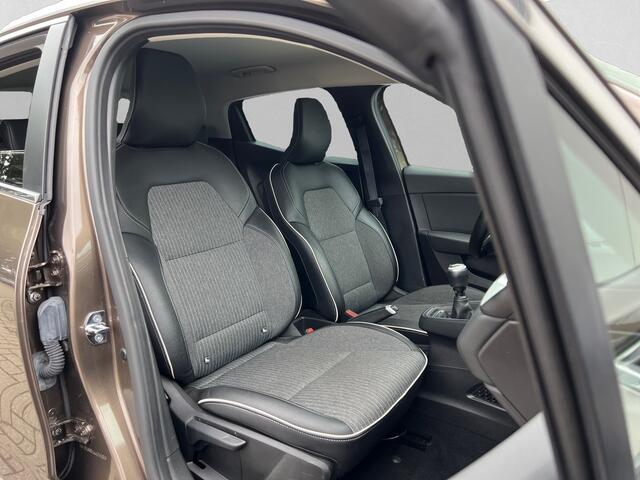 Renault CLIO 1.0 TCe Intens NAVI / 16 INCH / STUUR EN STOELVERWARMING
