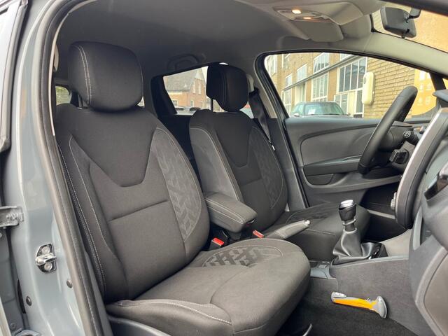 Renault CLIO ESTATE 1.2 TCe 120PK LIMITED NAVI/LMV/TREKHAAK/NL-AUTO/GRIS URBAN