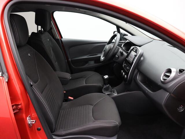 Renault CLIO Estate TCe 90pk Limited | Eerste Eigenaar | Volledig Dealer onderhouden | Navigatie | Parkeersensoren achter | lm velgen | Cruise control |