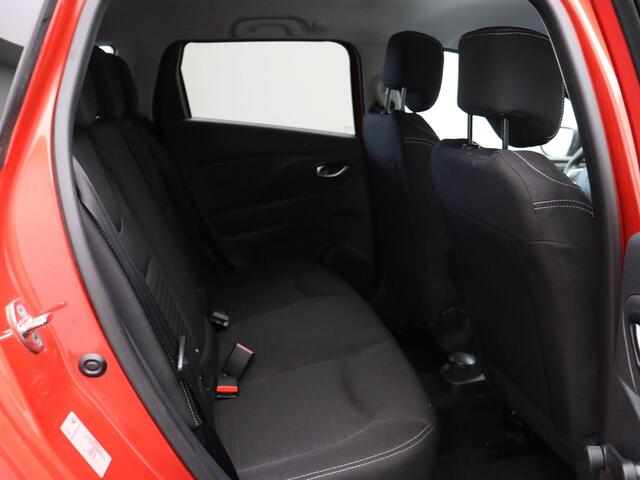Renault CLIO Estate TCe 90pk Limited | Eerste Eigenaar | Volledig Dealer onderhouden | Navigatie | Parkeersensoren achter | lm velgen | Cruise control |