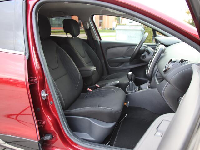 Renault CLIO Estate 0.9 TCe Limited Airco, PDC, DAB, 2e eig, NL auto Aanbieding!