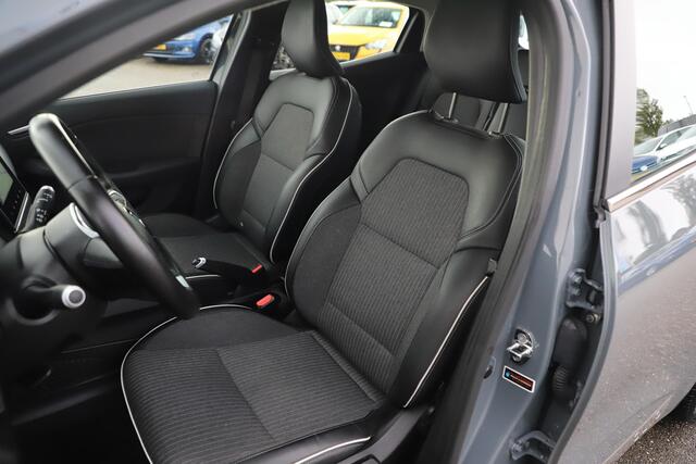 Renault CLIO 1.0 TCe Intens Trekhaak Half Leder Keyless 16 inch LMV LED Navigatie Achteruitrijcamera Carplay Android Rijstrooksensor Climate Cruise Control Parkeersensor