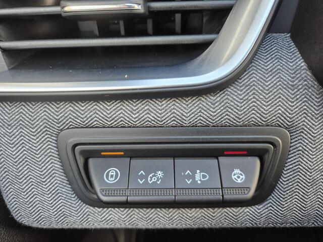 Renault CLIO 1.0 TCe 90 Techno Handgeschakeld / Pack winter / Draadloze telefoon lader / Keyless Entry/Start / Achteruitrijcamera / Stuur-, en Stoel verwarming / Climate control / Apple Carplay Android Auto /