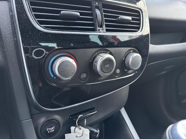 Renault CLIO 0.9 TCe Limited | Navigatie | LMV |
