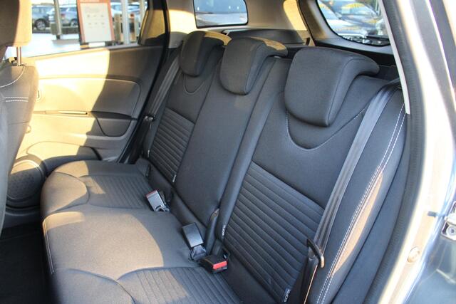 Renault CLIO Estate 0.9 TCe Limited | Trekhaak | Parkeersensoren achter | All Season banden