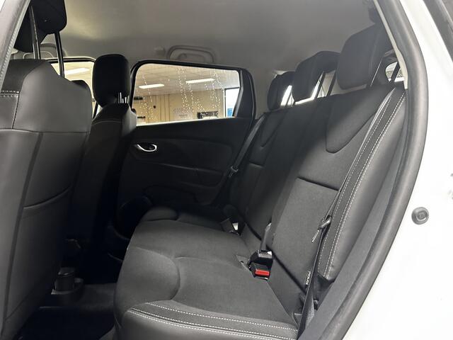 Renault CLIO Estate 0.9 TCe Limited/ 16'' LMV/ Apple + Android/ DAB+/ Keyless/ Navi/ Airco/ Cruise/ Elek. pakket/ Isofix/ Bluetooth/ Armsteun/ Multi. LEDER. Stuur/ Mistl./ PDC/ Chroom/ Extra getint glas.
