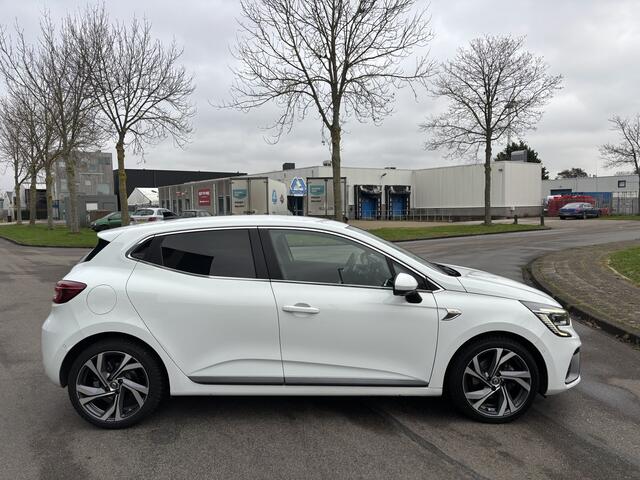 Renault CLIO 1.3i TCe R.S. Line Automaat 130 PK. Prachtige auto van de eerste eigenaar !!!! Auto rijdt helemaal nieuw en alle keuringen toegestaan !!