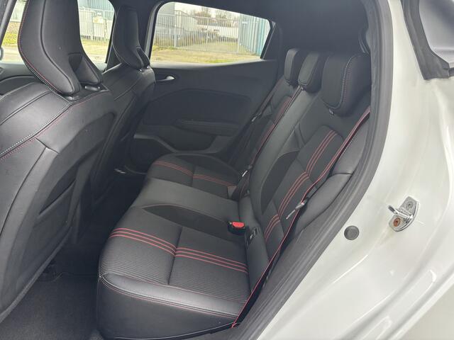 Renault CLIO 1.3i TCe R.S. Line Automaat 130 PK. Prachtige auto van de eerste eigenaar !!!! Auto rijdt helemaal nieuw en alle keuringen toegestaan !!