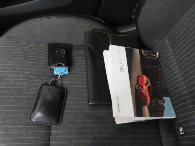 Renault CLIO 1.0 TCe Intens Airco ECC Navi Carplay Cruise Control Full LED Virtual Cockpit 16" LM Velgen Half leder APK 06-2026