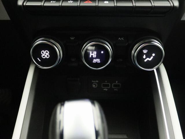 Renault CLIO E-Tech Hybrid 140 Serie Limitee E-TECH | Automaat | EASY LINK Navigatie met Apple Carplay & Android Auto | Parkeersensoren v+a met achteruitrijcamera | Privacy Glass | Shark fin antenne | Metaalkleur |