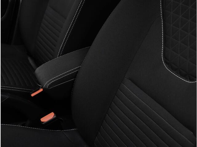 Renault CLIO 0.9 TCe 90pk Limited Navigatie PDC Cruise control LM Velgen