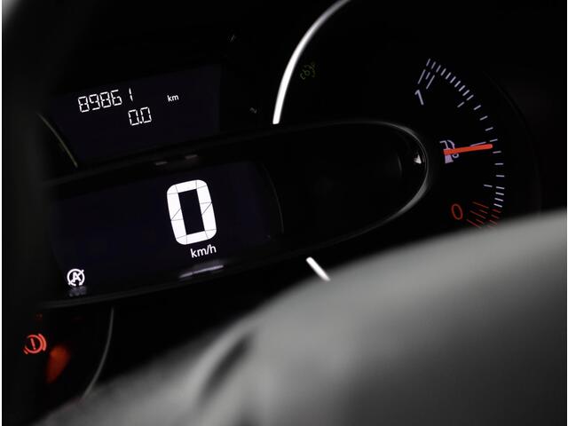 Renault CLIO 0.9 TCe 90pk Limited Navigatie PDC Cruise control LM Velgen