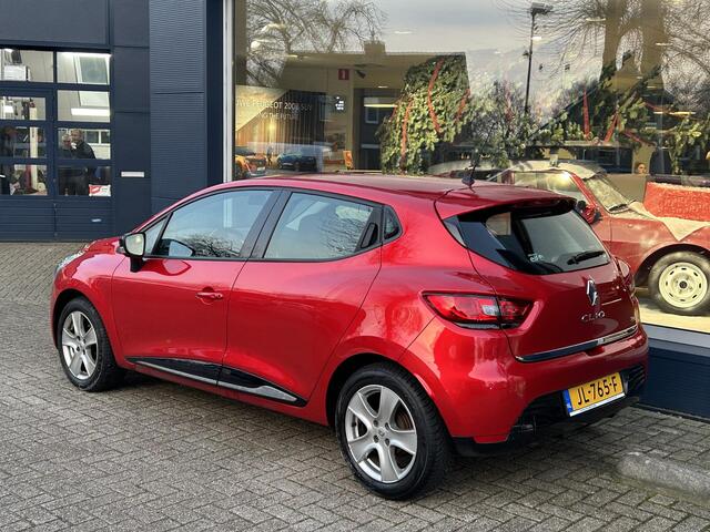 Renault CLIO 0.9 TCe Eco2 Expression | Navigatie | Lichtmetaal | All season banden | Airco | Cruise Control | Centrale vergrendeling | Multimediascherm | Mistlampen |