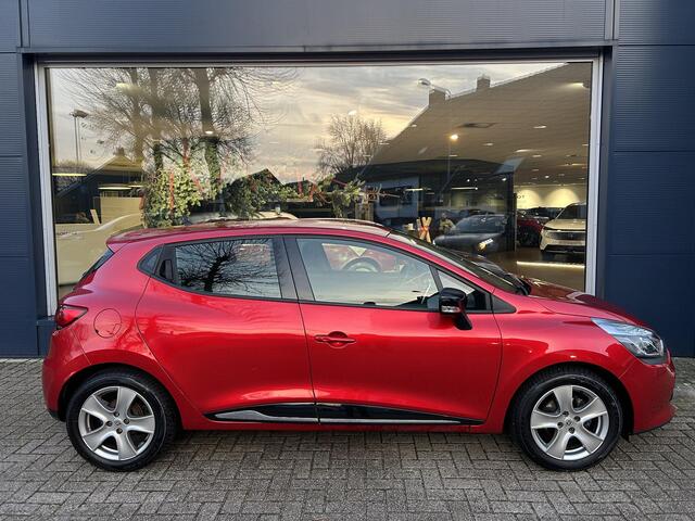 Renault CLIO 0.9 TCe Eco2 Expression | Navigatie | Lichtmetaal | All season banden | Airco | Cruise Control | Centrale vergrendeling | Multimediascherm | Mistlampen |