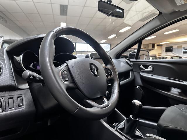 Renault CLIO Estate 0.9 TCe Limited/ 16'' LMV/ Apple + Android/ Extra getint glas/ DAB+/ Keyless/ Navi/ Airco/ Cruise/ Bluetooth/ Armsteun/ Multi. LEDER. Stuur/ Mistl./ PDC/ Dakrails/ Chroom.