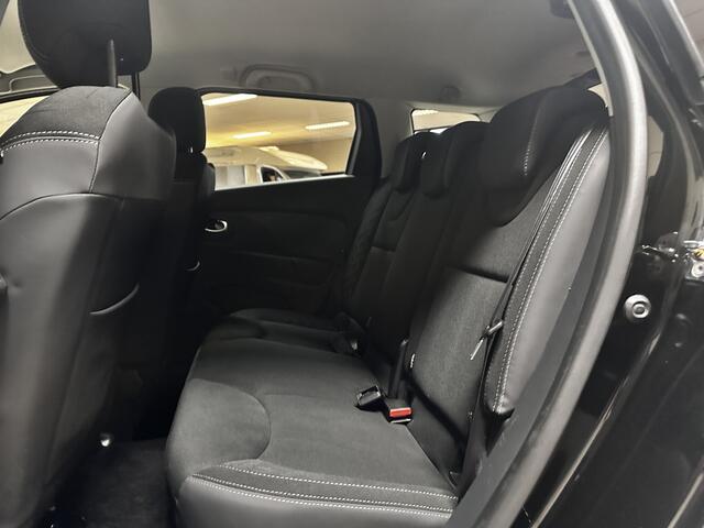 Renault CLIO Estate 0.9 TCe Limited/ 16'' LMV/ Apple + Android/ Extra getint glas/ DAB+/ Keyless/ Navi/ Airco/ Cruise/ Bluetooth/ Armsteun/ Multi. LEDER. Stuur/ Mistl./ PDC/ Dakrails/ Chroom.