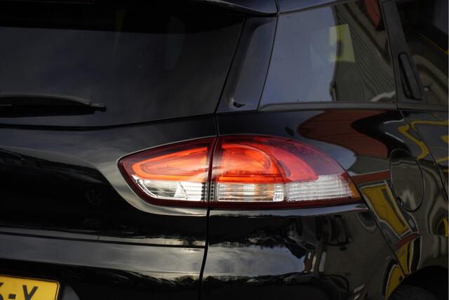 Renault CLIO Estate 0.9 TCe Zen BJ2017 Led | Pdc | Navi | Trekhaak | Airco | Cruise control | Extra getint glas