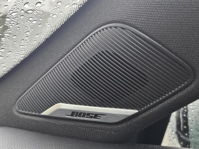 Renault CLIO 1.6 E-Tech Hybrid 140PK Initiale Paris / BOSE Premium Audio / Lederen Bekleding / Stoel & Stuurverwarming / Apple Carplay & Android Auto / All Season Banden / Trekhaak / Navigatie / Achteruitrijcamera /