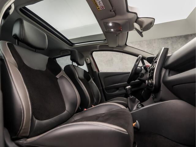 Renault CLIO 0.9 TCe Intens Sport (PANORAMADAK, NAVIGATIE, CLIMATE, LEDER, CRUISE, BASS REFLEX, SPORTSTOELEN, LED KOPLAMPEN, PARKEERSENSOREN, GETINT GLAS, LM VELGEN, NIEUWSTAAT)