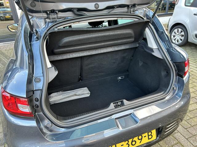 Renault CLIO 0.9 TCe Limited | Trekhaak | Parkeersensoren | Navigatie | Bluetooth | Dealer onderhouden