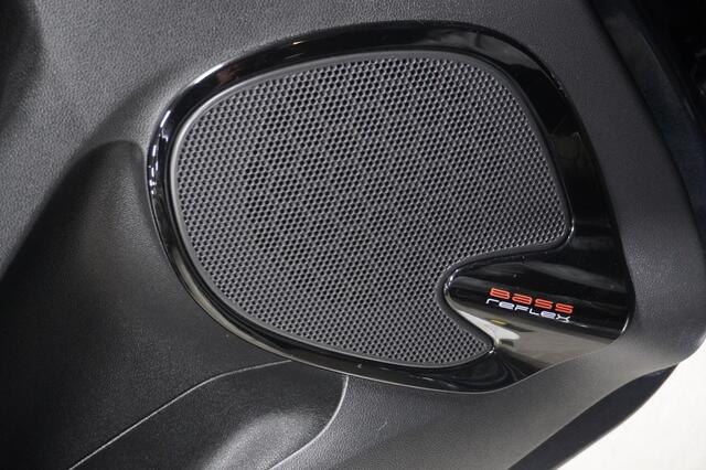 Renault CLIO 0.9 TCe Limited / Parkeersensoren achter / Navi / DAB+ / Airco / Cruise