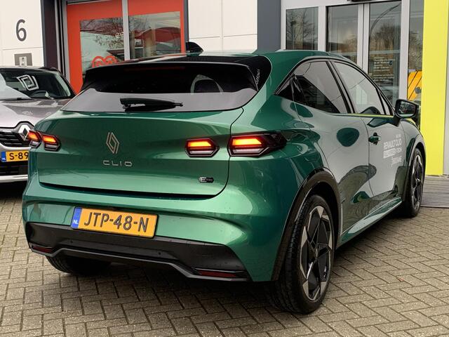 Renault CLIO 1.8 Hybrid 160 techno | Pack Premiere t.w.v. ¤1.400,- | Stoelverwarming | Dodehoekdetectie | 3D Around view camera