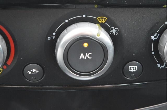 Renault CLIO Estate 90PK TCe Limited NL-auto / Cruise / Lmv. / Pdc. / Airco