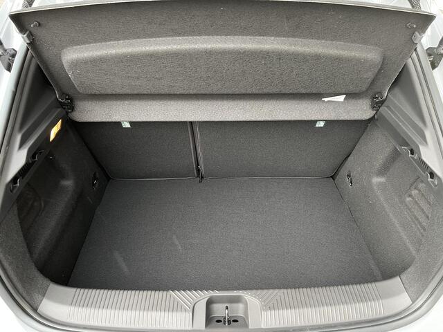 Renault CLIO 1.8 Hybrid 160 Techno | Pack Première | Direct Leverbaar