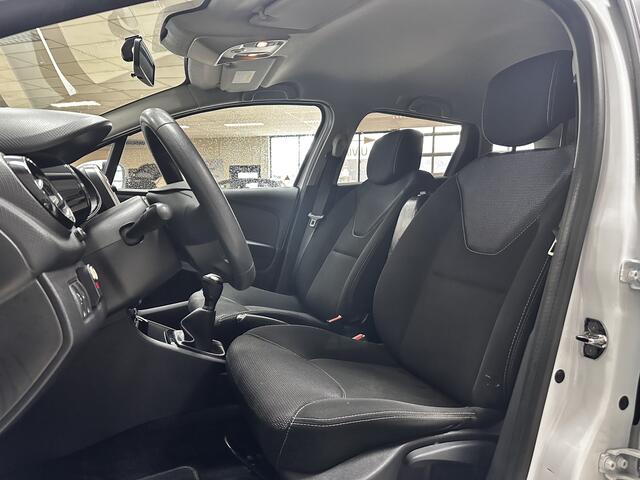 Renault CLIO Estate 0.9 TCe Zen/ Facelift!/ Trekhaak/ Extra getint glas/ PDC/ Apple + Android/ DAB+/ Navi/ Airco/ Cruise/ Elek. pakket/ Isofix/ Bluetooth/ Multi. Stuur/ Armsteun/ LED DAgrijverl./ Dakrails.