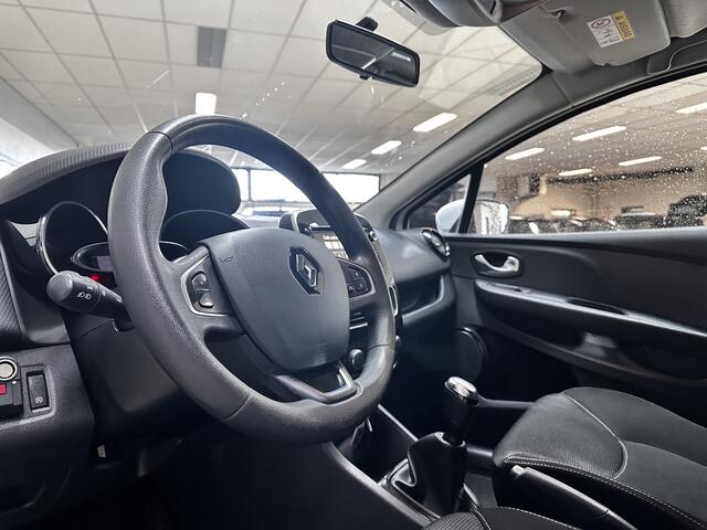 Renault CLIO Estate 0.9 TCe Zen/ Facelift!/ Trekhaak/ Extra getint glas/ PDC/ Apple + Android/ DAB+/ Navi/ Airco/ Cruise/ Elek. pakket/ Isofix/ Bluetooth/ Multi. Stuur/ Armsteun/ LED DAgrijverl./ Dakrails.