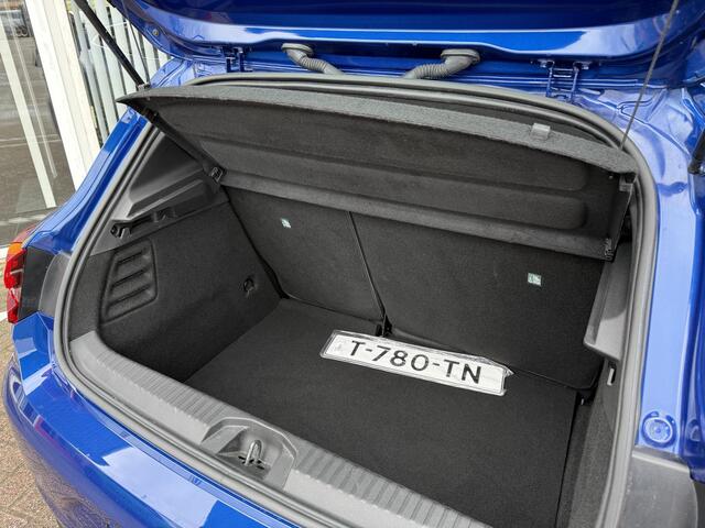 Renault CLIO 1.3 TCe Intens | Trekhaak | Navigatie | Achteruitrijcamera | Climate Control | Key-less | DAB | Lichtmetaal | Parkeersensoren |