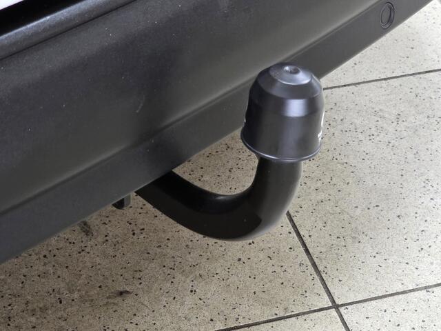 Renault CLIO Estate 0.9 TCe Zen/ Facelift!/ Trekhaak/ Extra getint glas/ PDC/ Apple + Android/ DAB+/ Navi/ Airco/ Cruise/ Elek. pakket/ Isofix/ Bluetooth/ Multi. Stuur/ Armsteun/ LED Dagrijverl./ Dakrails.