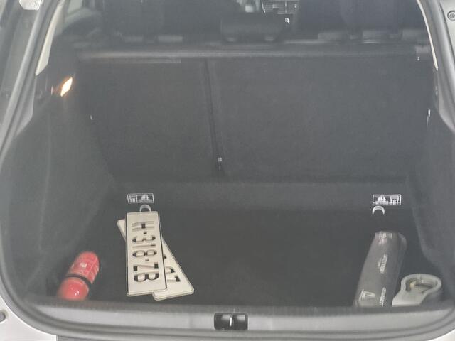 Renault CLIO Estate 0.9 TCe Zen/ Facelift!/ Trekhaak/ Extra getint glas/ PDC/ Apple + Android/ DAB+/ Navi/ Airco/ Cruise/ Elek. pakket/ Isofix/ Bluetooth/ Multi. Stuur/ Armsteun/ LED Dagrijverl./ Dakrails.