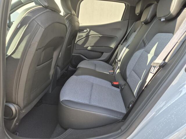 Renault CLIO 1.6 E-Tech Full Hybrid 145 techno Automaat / Fabrieksgarantie tot 05-2027 / All Season Banden / 360 Graden Camera / Stoel & Stuurverwarming / Apple Carplay & Android Auto / Cruise Control / Draadloze Telefoon Lader /