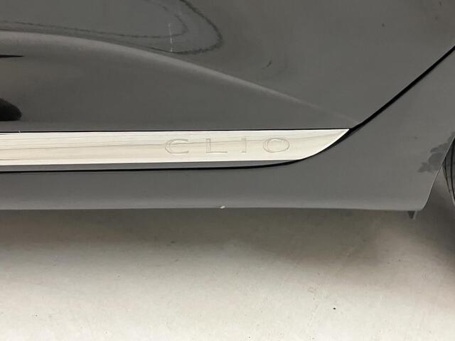 Renault CLIO 1.6 E-Tech Hybrid 140 Intens / NL auto / Dealer onderhouden.