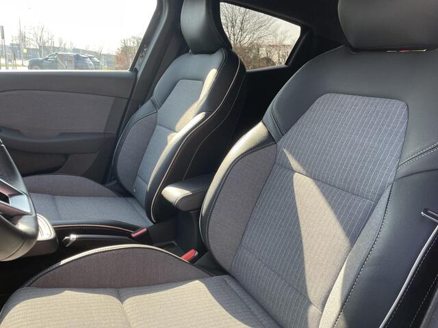 Renault CLIO 1.6 E-Tech Full Hybrid 145 techno