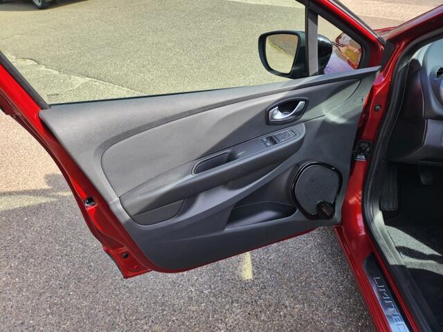 Renault CLIO RENAULT CLIO ESTATE 0.9 TCE Limited AIRCO,LMV,PDC,NAVIGATIE