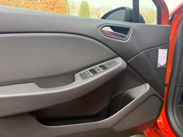 Renault CLIO 1.0 TCE Intens,LED,Leer/Alcantara,BOSE,Stoel/stuurverw,Camera,Lane Ass.,Carplay,Clima